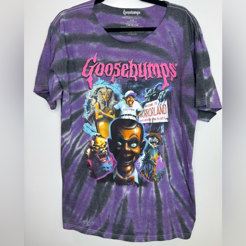 Goosebumps raw neckline seam Graphic T-Shirt size large